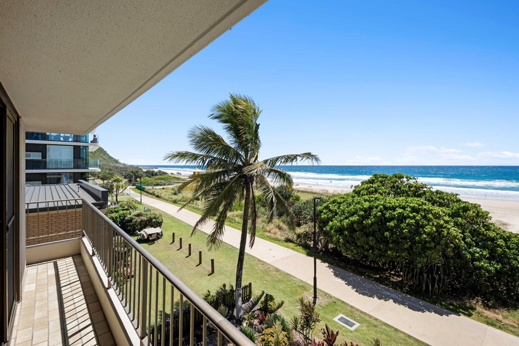 Surfside Court - Hosted By Burleigh Letting Apartamento Gold Coast Exterior foto