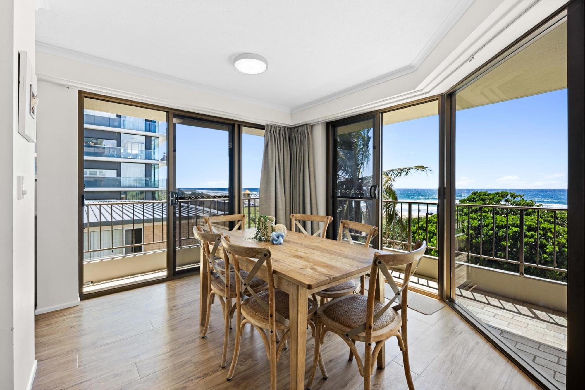 Surfside Court - Hosted By Burleigh Letting Apartamento Gold Coast Exterior foto